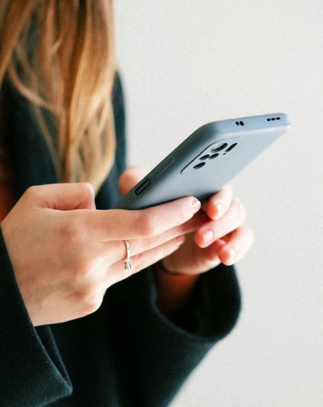 Requester completing a transaction in the in-app chat with a traveler.